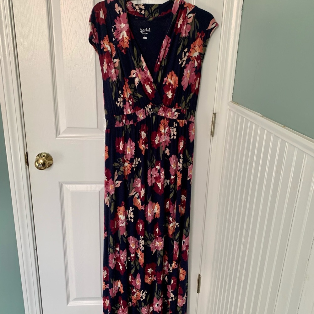 Gorgeous maternity dress!